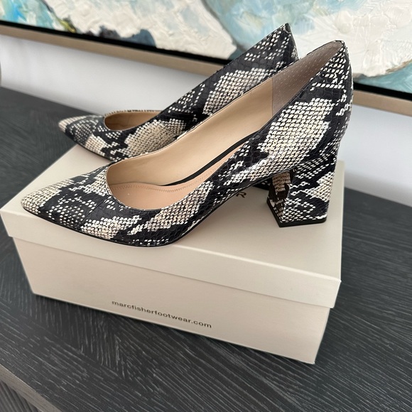 Marc Fisher Snake Zala Pumps Size 8.5 - Picture 2 of 3